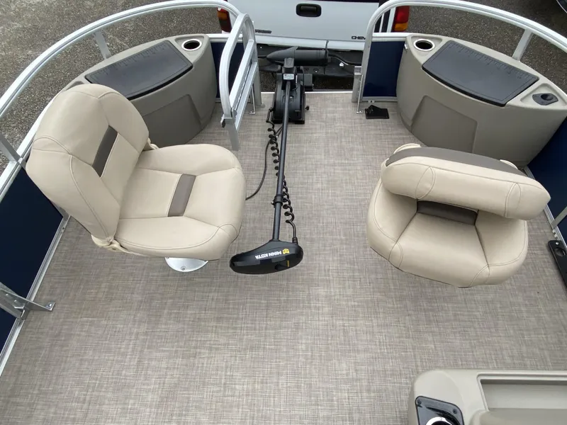 Slide: The Image of Sun Tracker Bass Buggy 18 DLX 2023 - 13