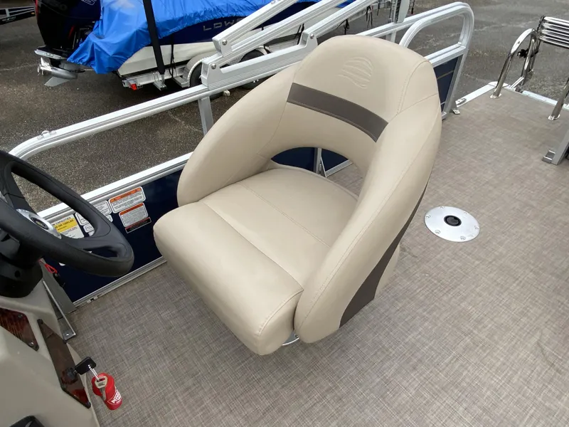 Slide: The Image of Sun Tracker Bass Buggy 18 DLX 2023 - 14