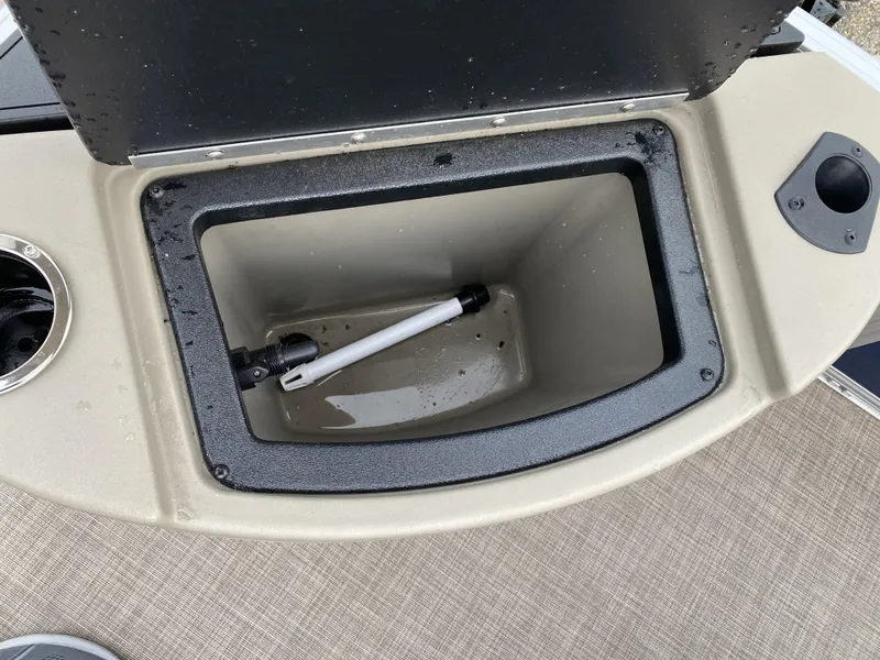 Slide: The Image of Sun Tracker Bass Buggy 18 DLX 2023 - 5