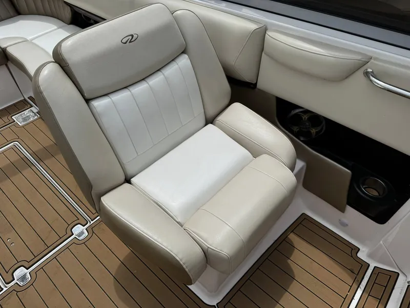 Slide: The Image of Regal Bowrider 2700 ES 2011 - 11