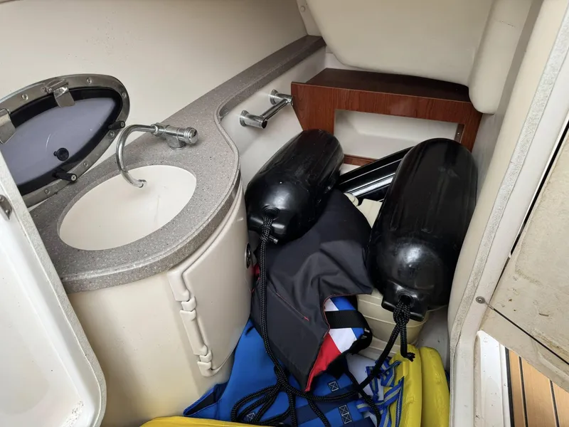 Slide: The Image of Regal Bowrider 2700 ES 2011 - 17