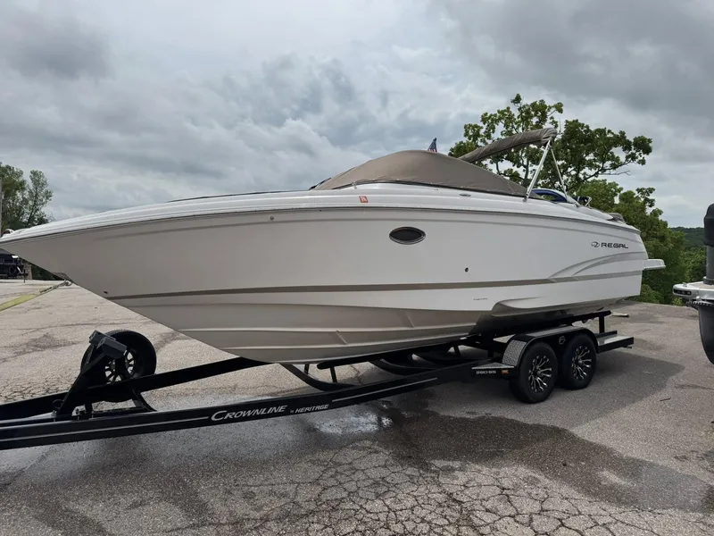 Slide: The Image of Regal Bowrider 2700 ES 2011 - 4