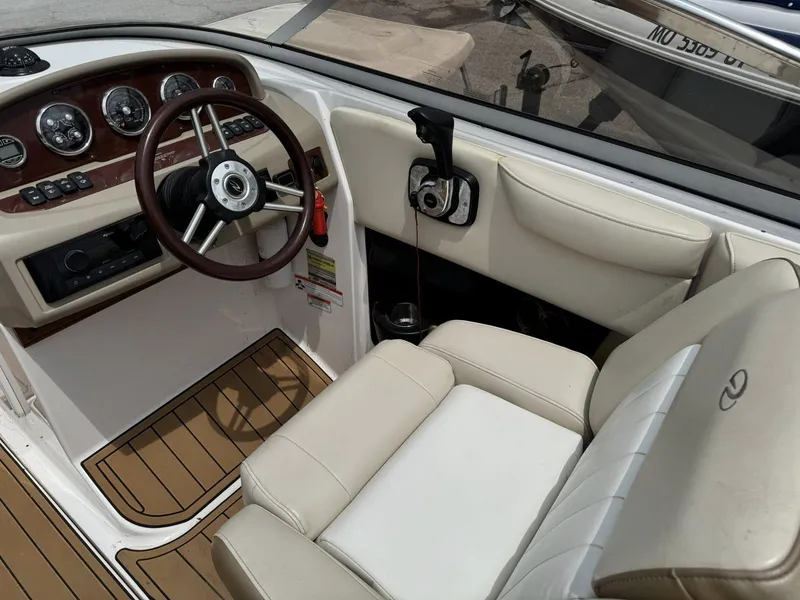 Slide: The Image of Regal Bowrider 2700 ES 2011 - 7