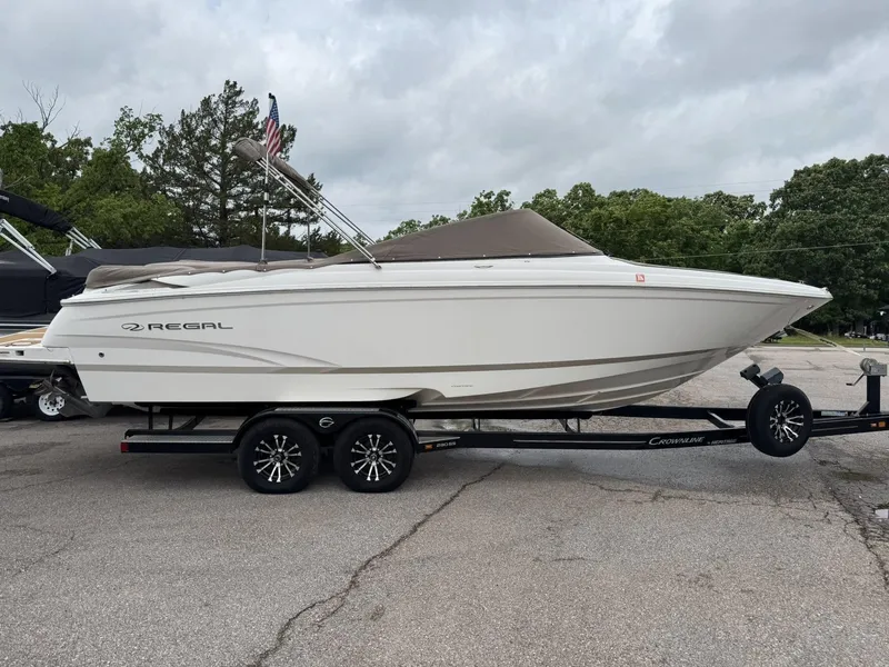 Slide: The Image of Regal Bowrider 2700 ES 2011 - 8