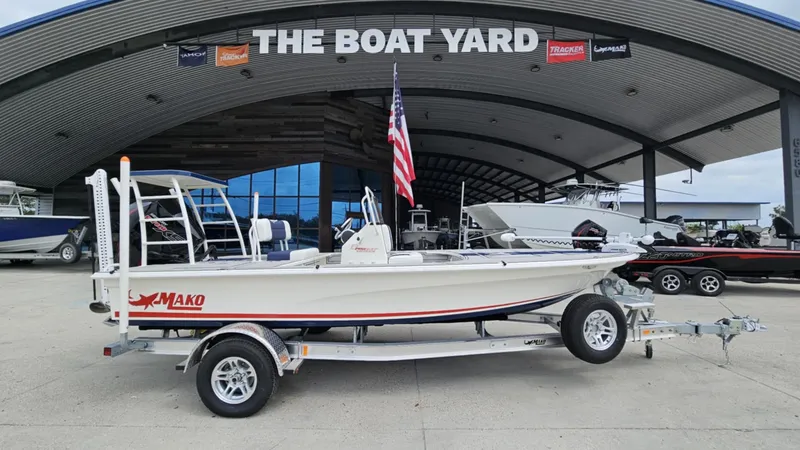 Slide: The Image of Mako Pro Skiff 18 Patriot Edition 2025 - 2