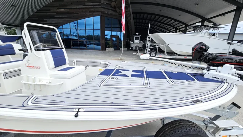 Slide: The Image of Mako Pro Skiff 18 Patriot Edition 2025 - 7