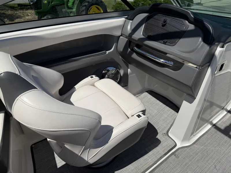 Slide: The Image of Chaparral 216 SSi 2017 - 7