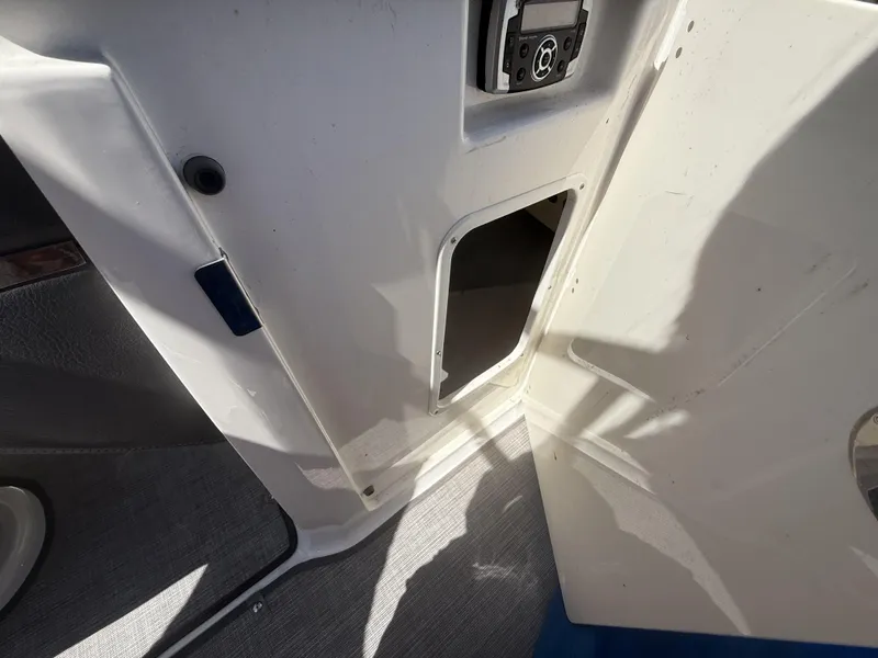 Slide: The Image of Chaparral 216 SSi 2017 - 9