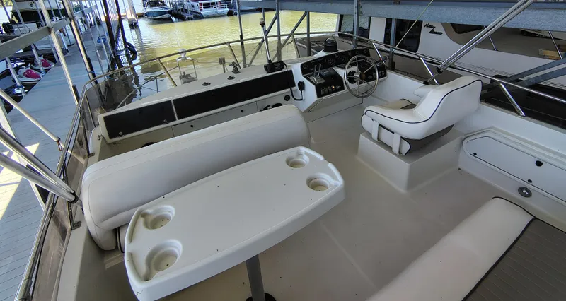 Slide: The Image of 1992 Carver Command Bridge 28 boat interior with seating and steering wheel. - 14