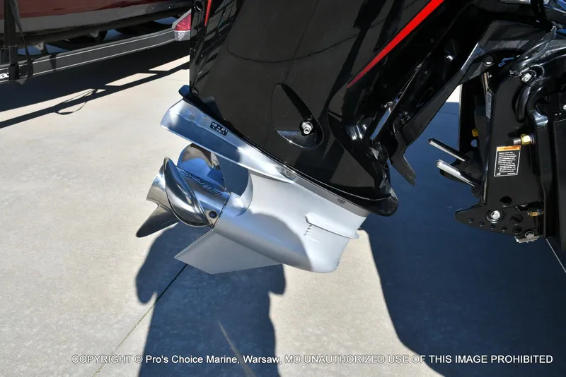 Slide: The Image of Outboard motor of a 2025 Nitro Z20 XL Pro boat, showcasing the propeller. - 21