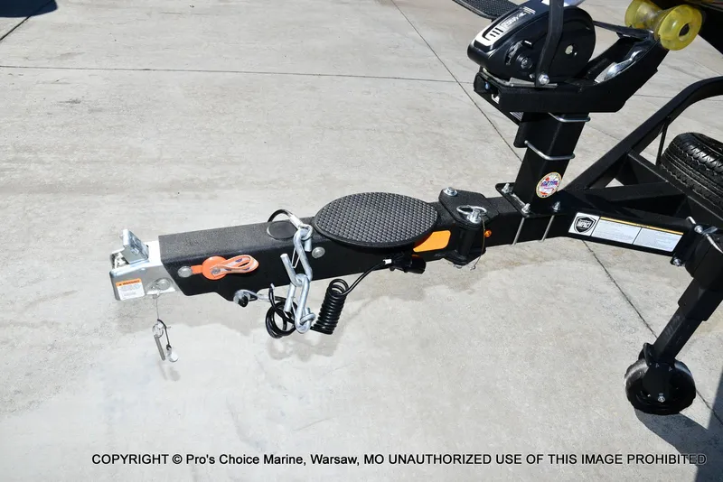 Slide: The Image of Trailer hitch of 2025 Nitro Z20 XL Pro on concrete surface. - 30