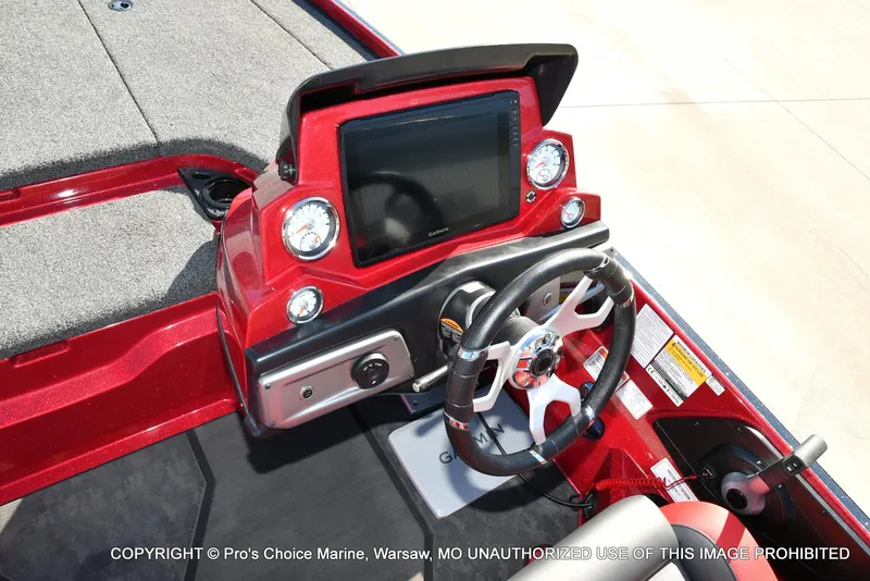 Slide: The Image of 2025 Nitro Z20 XL Pro boat dashboard with steering wheel and digital display. - 43