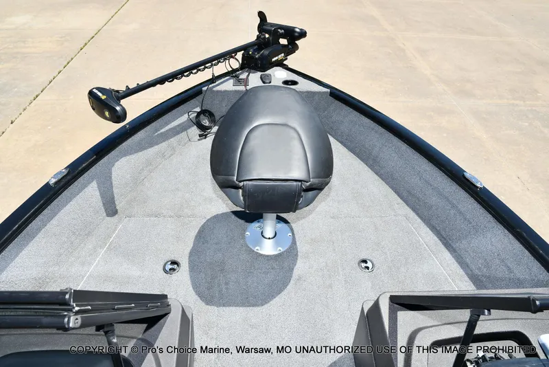 Slide: The Image of 2023 Tracker Pro Guide V-175 Combo boat interior with seating and trolling motor. - 13