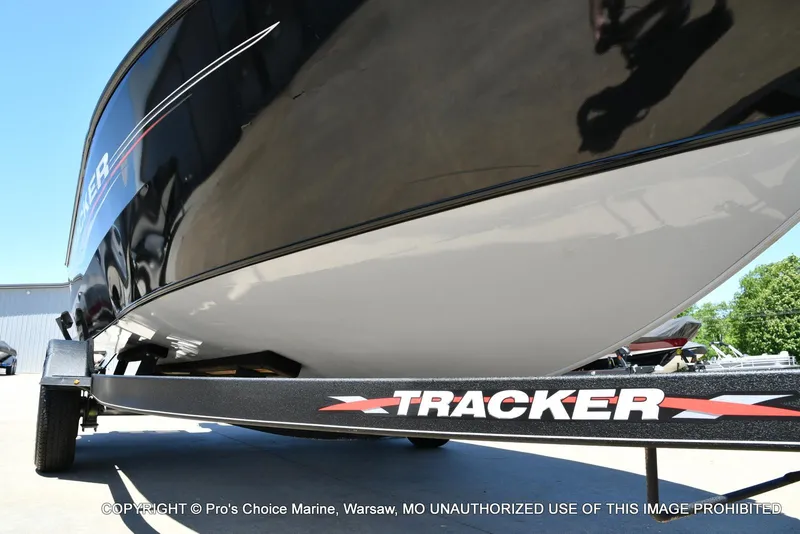 Slide: The Image of 2023 Tracker Pro Guide V-175 Combo boat on trailer, side view. - 31