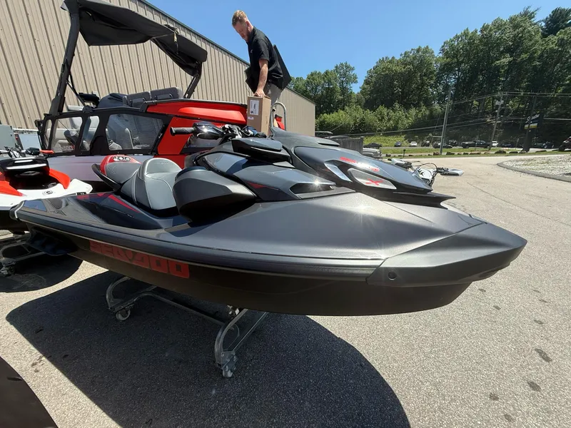 Slide: The Image of Sea-Doo GTR-X 300 iBR Tech Package 2025 - 1