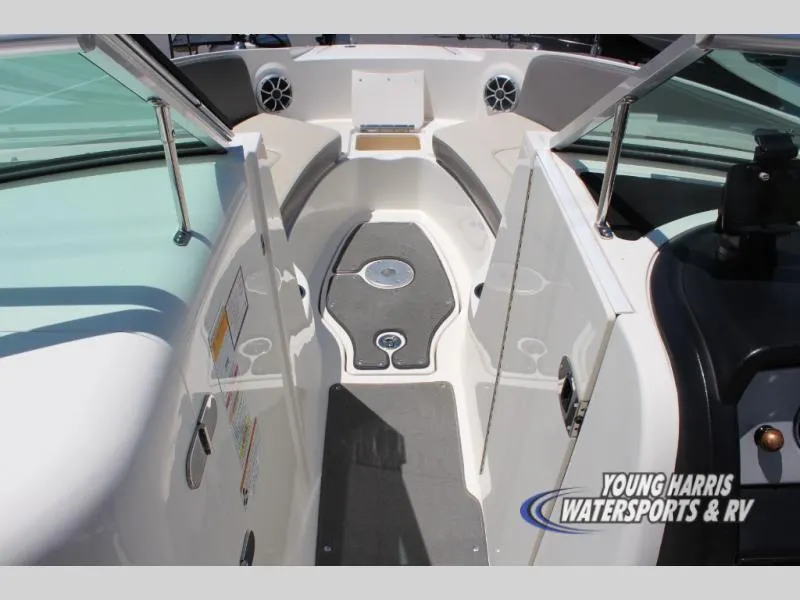 Slide: The Image of Sea Ray 240 Sundeck 2011 - 10