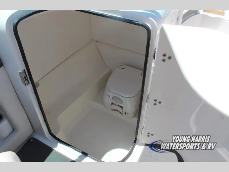 Slide: The Image of Sea Ray 240 Sundeck 2011 - 9