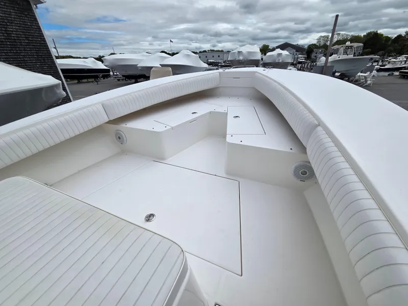 Slide: The Image of 2005 Regulator 32 Forward Seating boat with spacious white deck and seating area. - 10