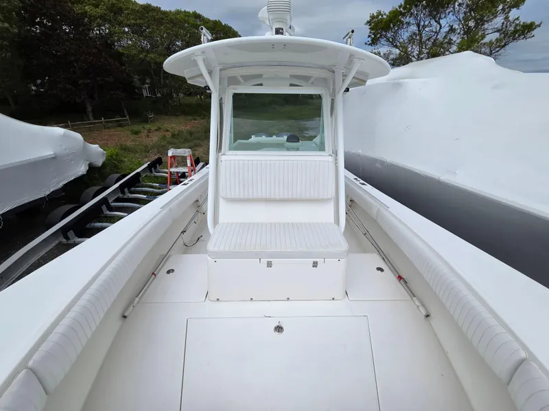 Slide: The Image of 2005 Regulator 32 Forward Seating boat with white interior and spacious deck. - 6