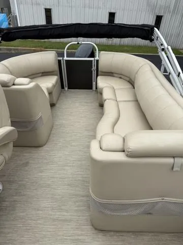 Slide: The Image of Silver Wave 230 Island CL 2018 - 5