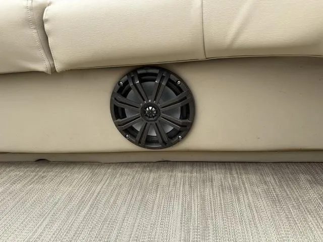 Slide: The Image of Silver Wave 230 Island CL 2018 - 7