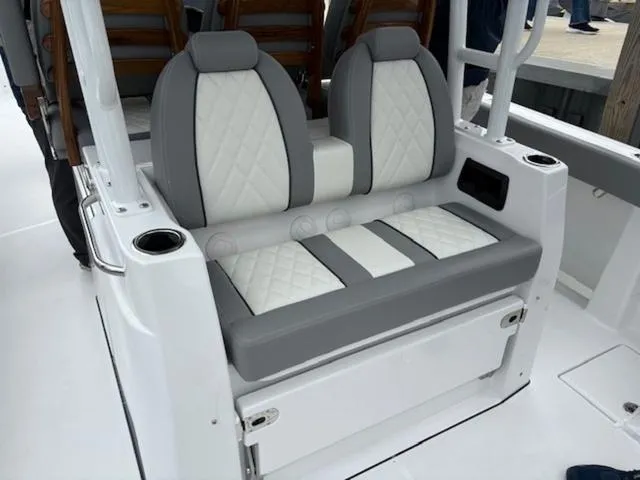 Slide: The Image of Everglades 375 Center Console 2025 - 10