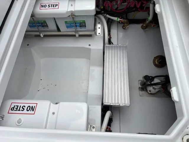 Slide: The Image of Everglades 375 Center Console 2025 - 12