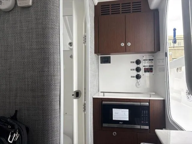 Slide: The Image of Everglades 375 Center Console 2025 - 15