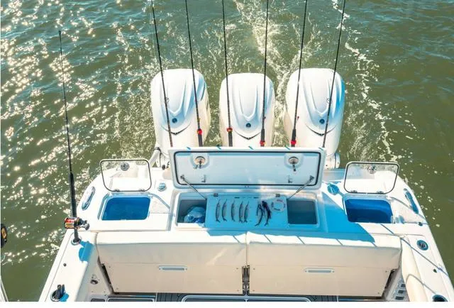 Slide: The Image of Everglades 375 Center Console 2025 - 22