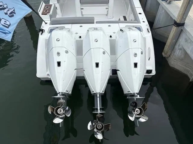 Slide: The Image of Everglades 375 Center Console 2025 - 3
