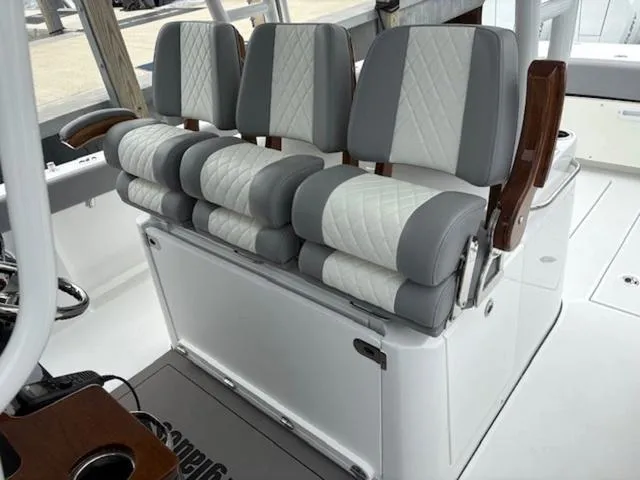 Slide: The Image of Everglades 375 Center Console 2025 - 7