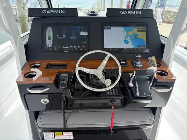 Slide: The Image of Everglades 375 Center Console 2025 - 8