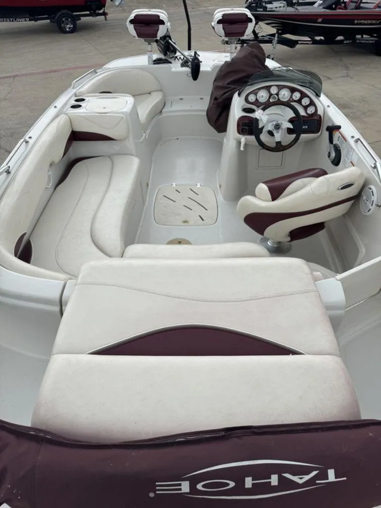 Slide: The Image of Interior of a 2013 Tahoe 195 boat with white and maroon seating. - 4