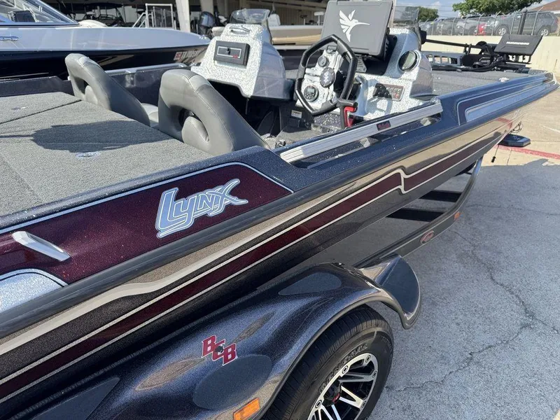 Slide: The Image of Bass Cat Lynx 2019 - 12