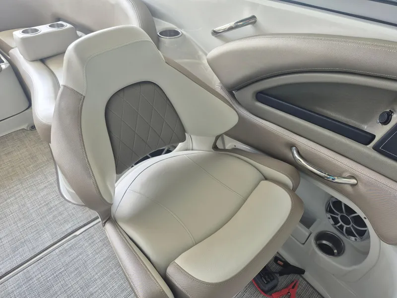 Slide: The Image of Crownline Boats Eclipse E255 2022 - 16