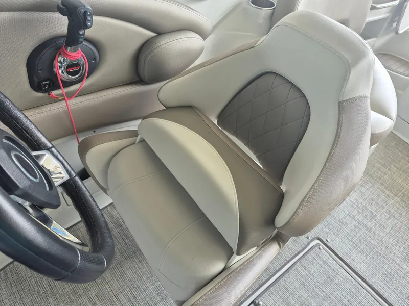 Slide: The Image of Crownline Boats Eclipse E255 2022 - 22