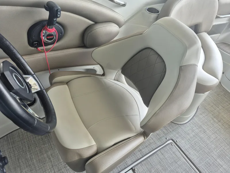 Slide: The Image of Crownline Boats Eclipse E255 2022 - 23