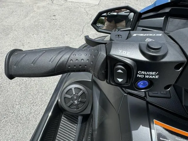 Slide: The Image of 2024 Yamaha WaveRunner VX Deluxe handlebar with audio controls and cruise/no wake feature. - 12