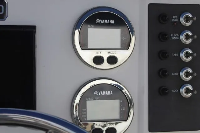 Slide: The Image of Robalo R180 Center Console 2018 - 23