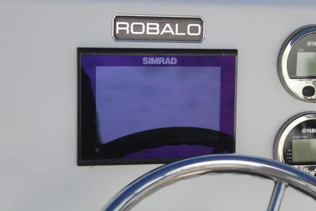 Slide: The Image of Robalo R180 Center Console 2018 - 24