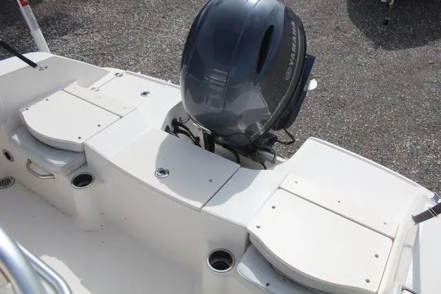 Slide: The Image of Robalo R180 Center Console 2018 - 25