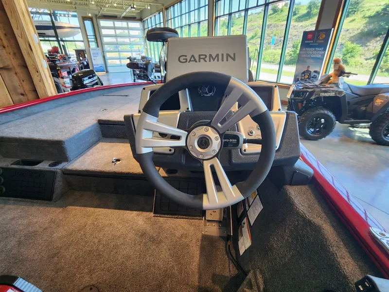 Slide: The Image of Tracker Savage 215 2025 - 91