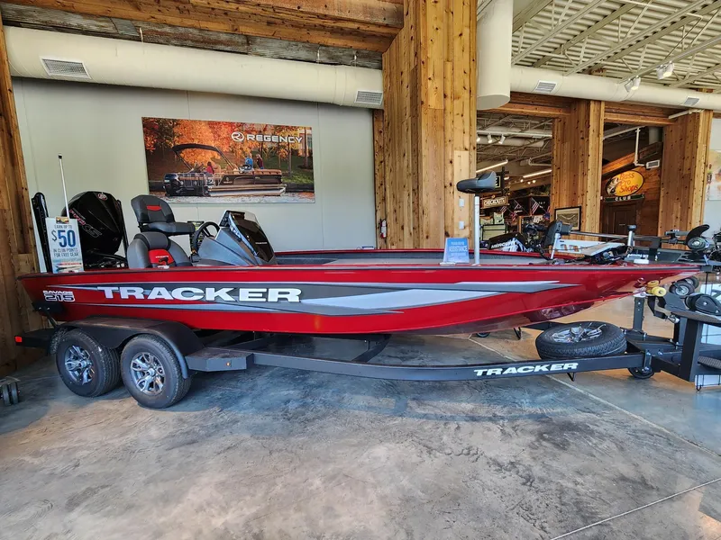 Slide: The Image of Tracker Savage 215 2025 - 94