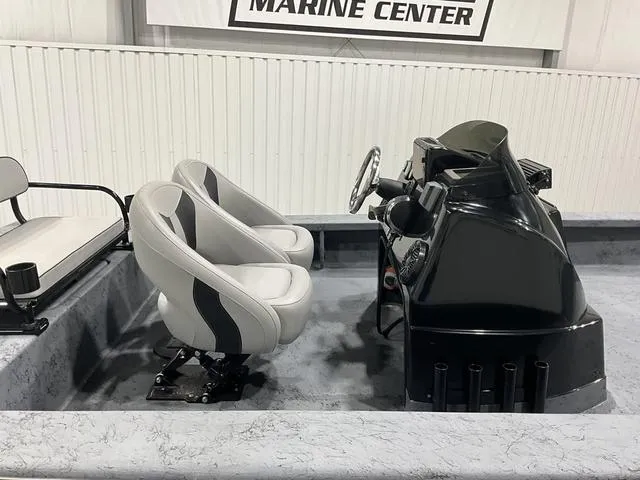 Slide: The Image of 2016 Haynie 25 Magnum boat interior with dual seats and steering console. - 10