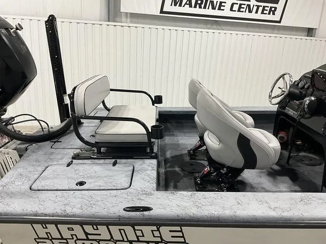 Slide: The Image of 2016 Haynie 25 Magnum boat interior with seating and control panel. - 11