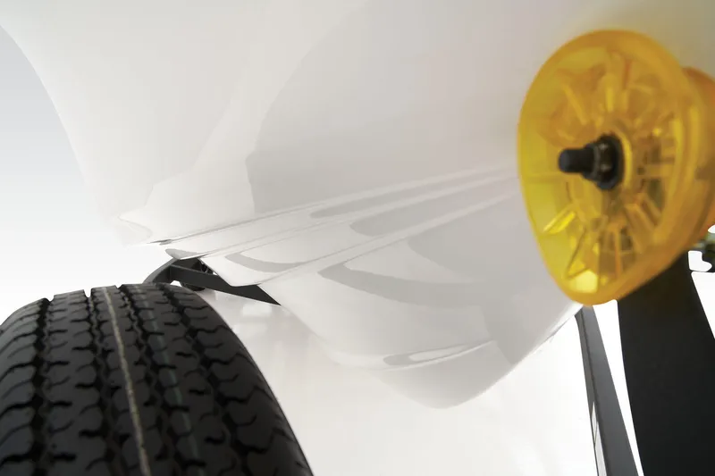 Slide: The Image of Tahoe 185 S 2025 - 30