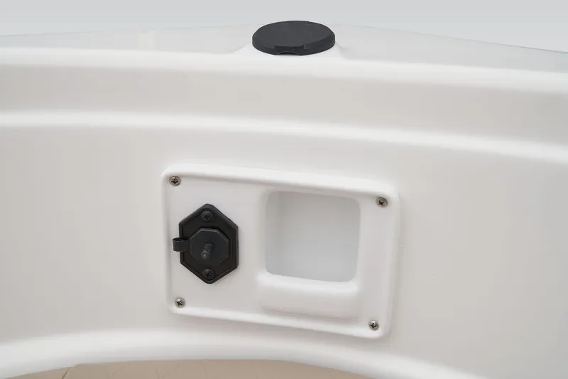 Slide: The Image of Tahoe 185 S 2025 - 43