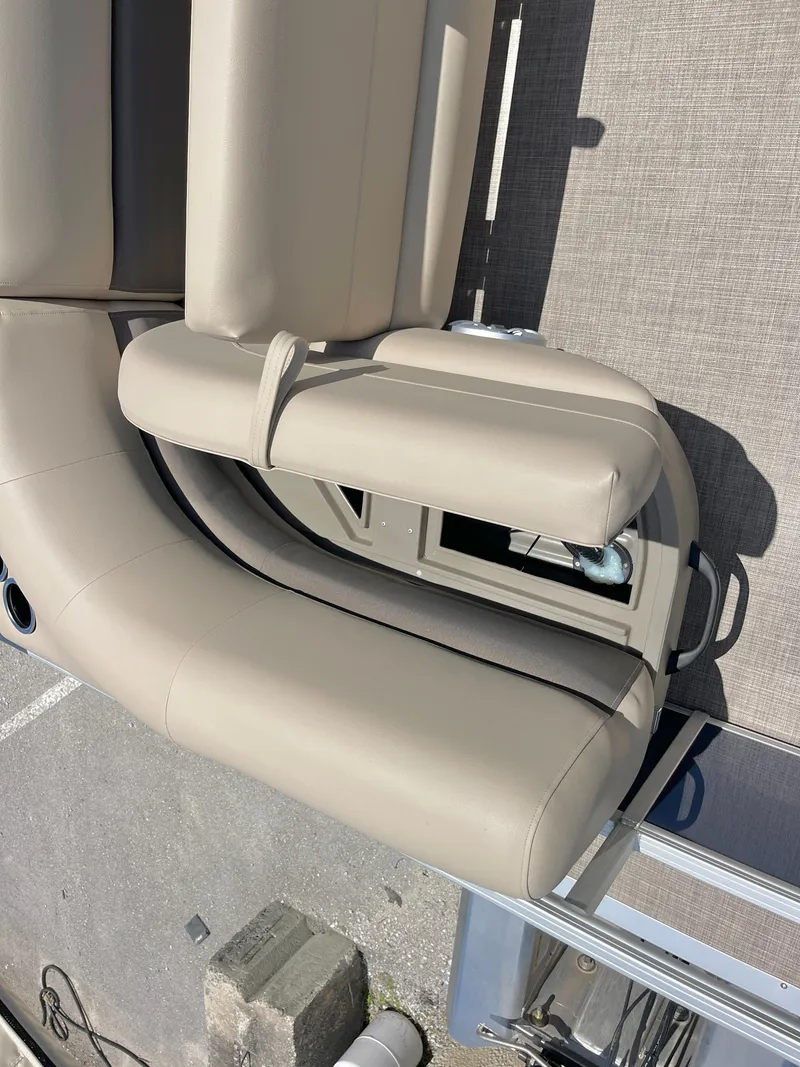 Slide: The Image of Sun Tracker Bass Buggy 16 XL Select 2025 - 76