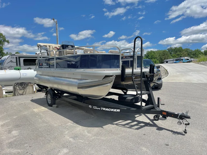 Slide: The Image of Sun Tracker Bass Buggy 16 XL Select 2025 - 79