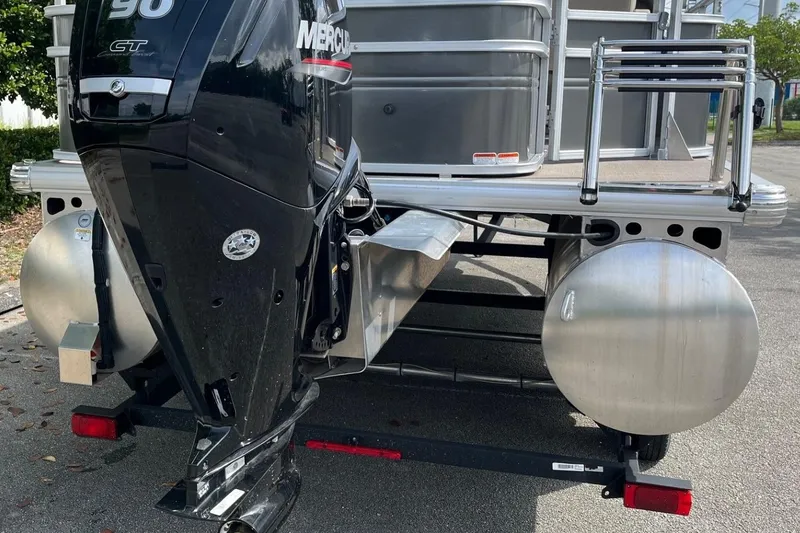 Slide: The Image of 2025 Sun Tracker Fishin' Barge 20 DLX with Mercury 90 outboard motor. - 61